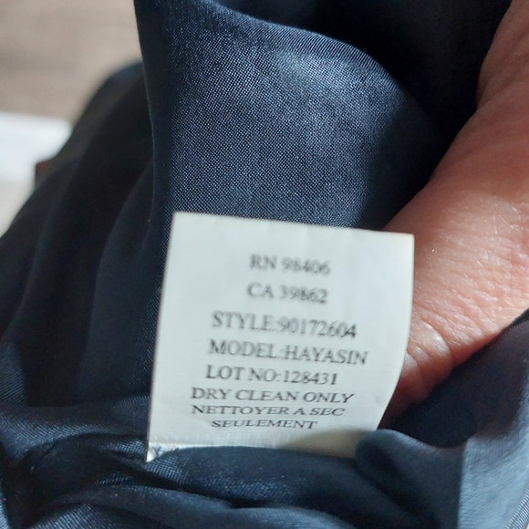 Theory silk Floral dress with slight puff sleeve. Fully lined. Size 6 - Picture 2 of 9